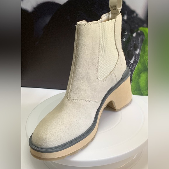 New!! Sorel Women’s Hi-Line Chelsea Boot Size 9.5 Chalk, Ceramic - Picture 3 of 11